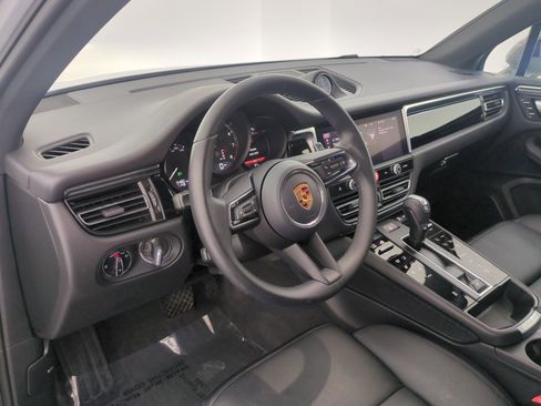 Certified 2026 Porsche Macan AWD/4WD image 4