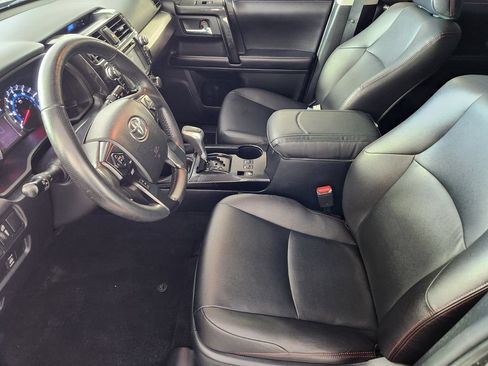 Used 2018 Toyota 4Runner TRD Off-Road Premium AWD/4WD image 12