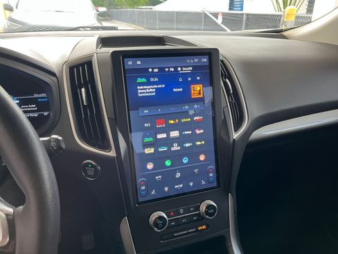 Used 2024 Ford Edge SEL image 18