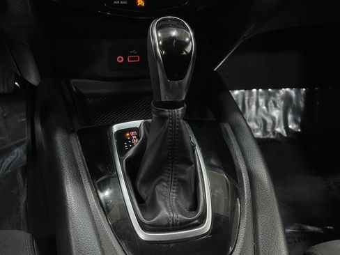 Used 2019 Nissan Rogue S image 25