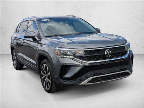 Used 2022 Volkswagen Taos SE image 3