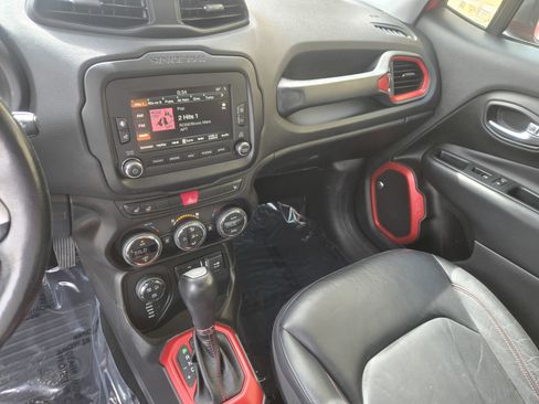 Used 2017 Jeep Renegade Trailhawk w/ Premium Trailhawk Package image 13