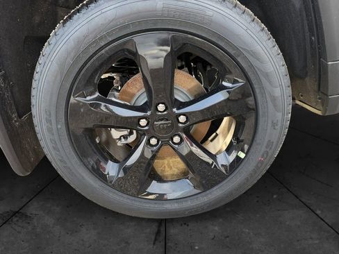 New 2025 Jeep Grand Cherokee Limited w/ Black Appearance Package image 30