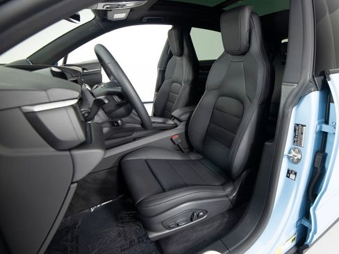 New 2026 Porsche Macan 4 Electric AWD/4WD image 17