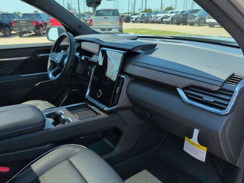 New 2026 GMC Acadia Denali w/ Super Cruise Package image 19