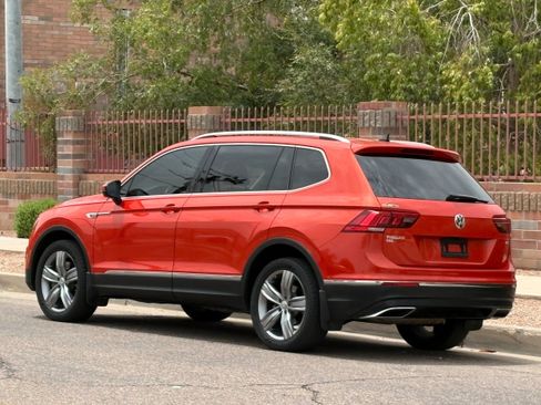 Used 2018 Volkswagen Tiguan SEL Premium FWD image 4