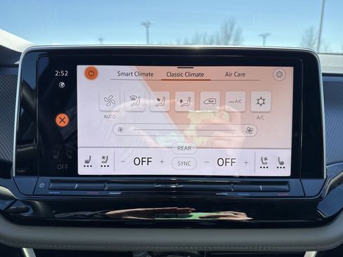 Used 2024 Volkswagen Atlas Peak Edition SEL AWD/4WD image 20