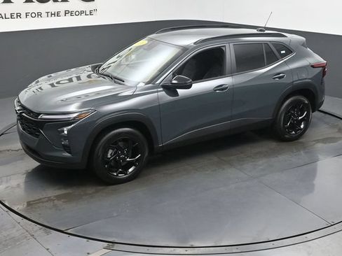 Used 2026 Chevrolet Trax LT w/ Driver Confidence Package FWD image 45