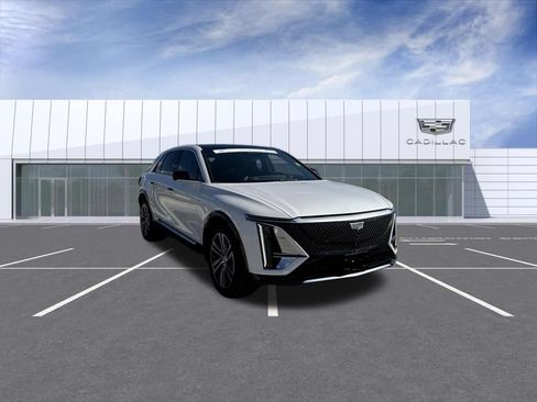Certified 2025 Cadillac Lyriq Luxury AWD/4WD image 1