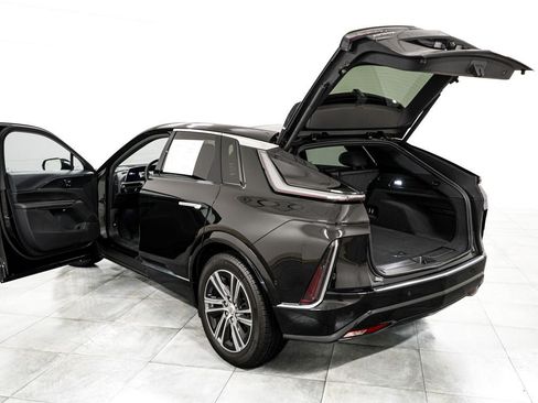 Used 2024 Cadillac Lyriq Luxury AWD/4WD image 10