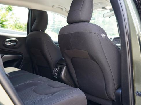 Used 2019 Jeep Cherokee Latitude w/ Popular Appearance Group AWD/4WD image 66