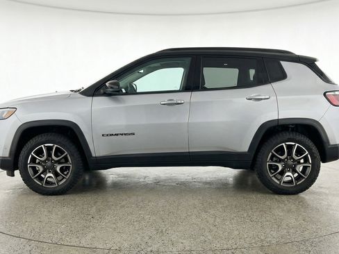 Used 2025 Jeep Compass Trailhawk AWD/4WD image 5