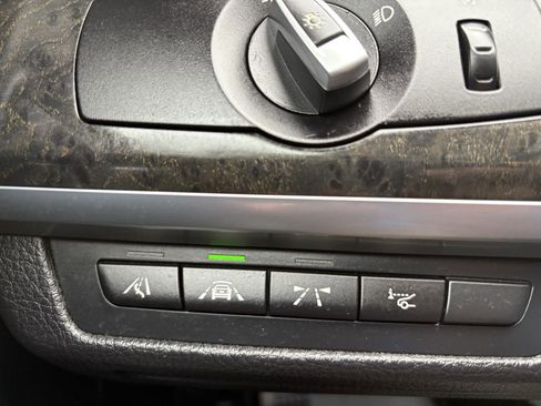 Used 2014 BMW 750Li xDrive image 39