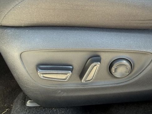 Used 2025 Toyota RAV4 XLE FWD image 27