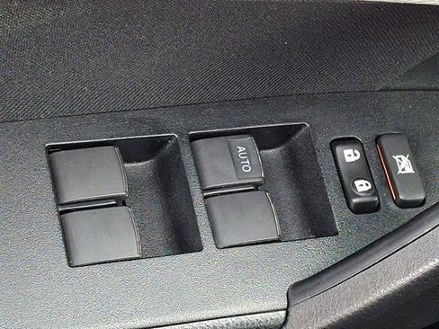 Used 2015 Toyota Corolla LE image 25