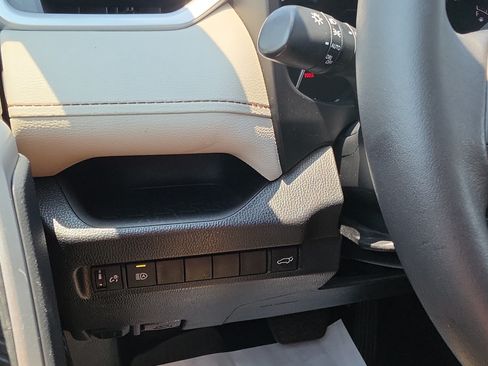 Used 2023 Toyota RAV4 XLE Premium FWD image 10