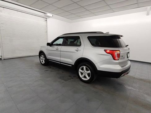 Used 2016 Ford Explorer XLT w/ Equipment Group 202A image 6