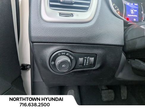 Used 2019 Jeep Compass Latitude image 28