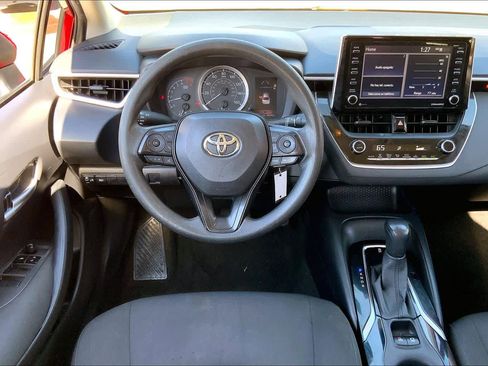 Used 2021 Toyota Corolla LE image 6
