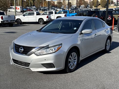 Used 2017 Nissan Altima 2.5 S w/ Power Driver Seat Package image 3