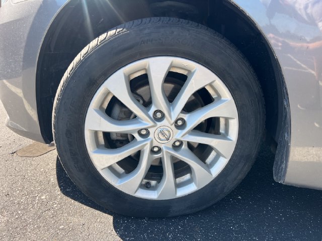 Used 2019 Nissan Sentra SV FWD image 11