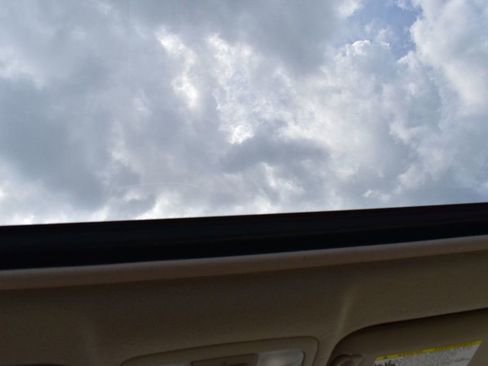 Used 2005 Toyota Highlander 4WD V6 w/ 3rd Row image 33