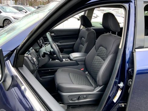 Used 2022 Nissan Pathfinder SV w/ SV Premium Package image 7