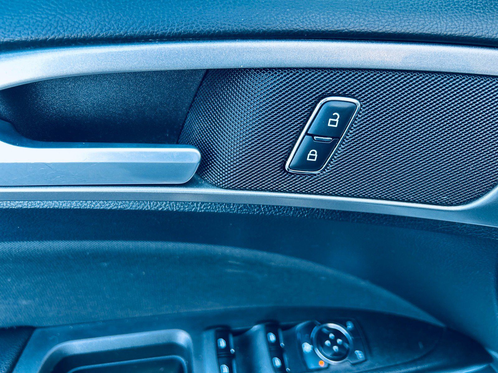 Used 2020 Ford Fusion SE FWD image 21