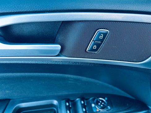 Used 2020 Ford Fusion SE FWD image 21