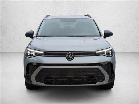 Used 2025 Volkswagen Taos S FWD image 2