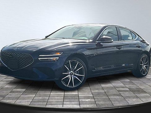 Used 2023 Genesis G70 2.0T image 2