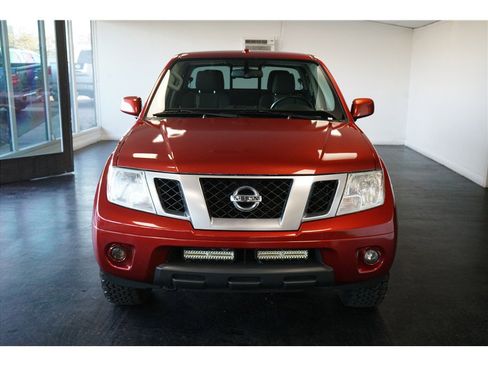 Used 2018 Nissan Frontier PRO-4X image 2