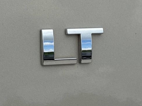 Used 2011 Chevrolet Suburban LT AWD/4WD image 24