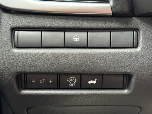 Used 2024 Nissan Rogue SL AWD/4WD image 16