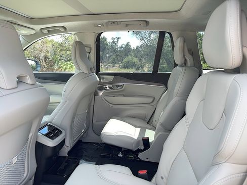 Certified 2024 Volvo XC90 B6 Ultimate w/ Lounge Package image 15