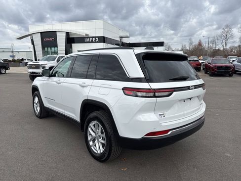 Used 2025 Jeep Grand Cherokee Laredo X image 3