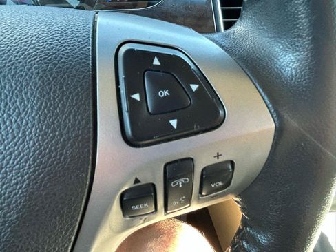 Used 2013 Ford Taurus Limited FWD image 18