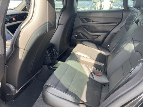 Used 2022 Porsche Taycan image 17