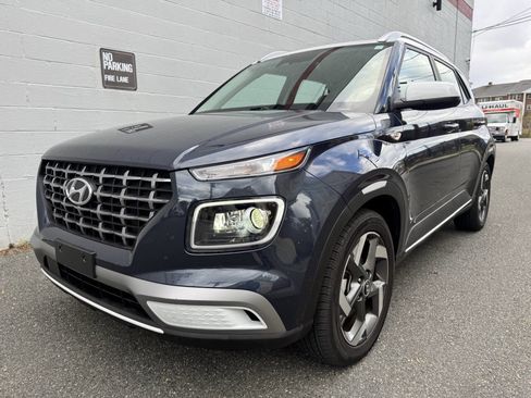 Used 2023 Hyundai Venue Limited w/ Cargo Package image 5