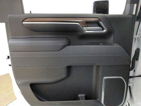 Used 2025 Chevrolet Silverado 2500 LT w/ Convenience Package image 25