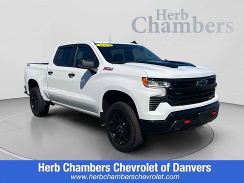 Used 2025 Chevrolet Silverado 1500 LT Trail Boss w/ Convenience Package II AWD/4WD image 1
