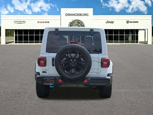 Used 2024 Jeep Wrangler Unlimited Sahara AWD/4WD image 7