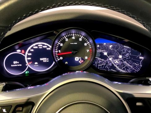 Used 2023 Porsche Cayenne w/ Premium Package image 29