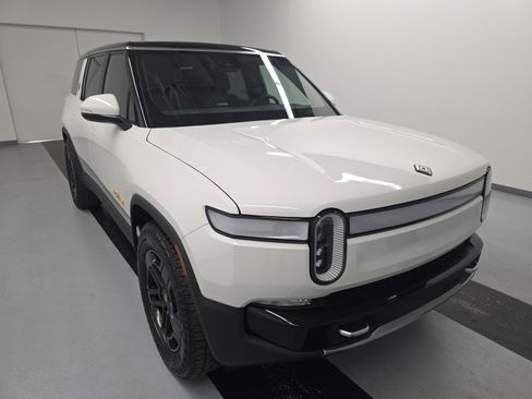 Used 2024 Rivian R1S Adventure AWD/4WD image 7