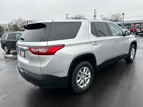Used 2021 Chevrolet Traverse LS image 3
