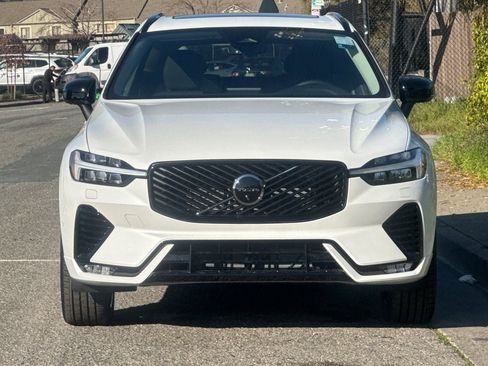 New 2026 Volvo XC60 B5 Plus w/ Climate Package image 10
