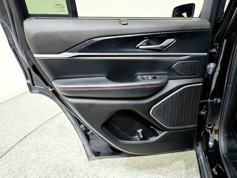 Used 2022 Jeep Grand Cherokee Trailhawk w/ Luxury Tech Group III image 18