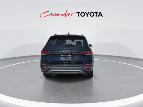 Used 2026 Volkswagen Taos SE FWD image 7
