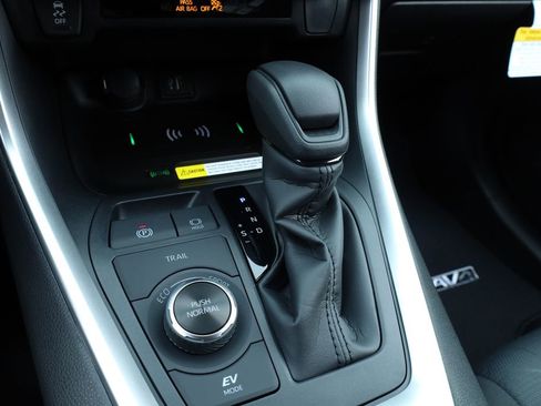 New 2025 Toyota RAV4 XLE image 5