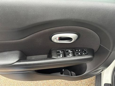 Used 2018 Kia Soul + image 14